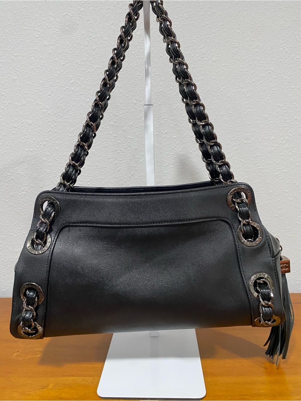 Black Leather Chain-Handle Shoulder Bag with Tassel - Picture 5 of 9